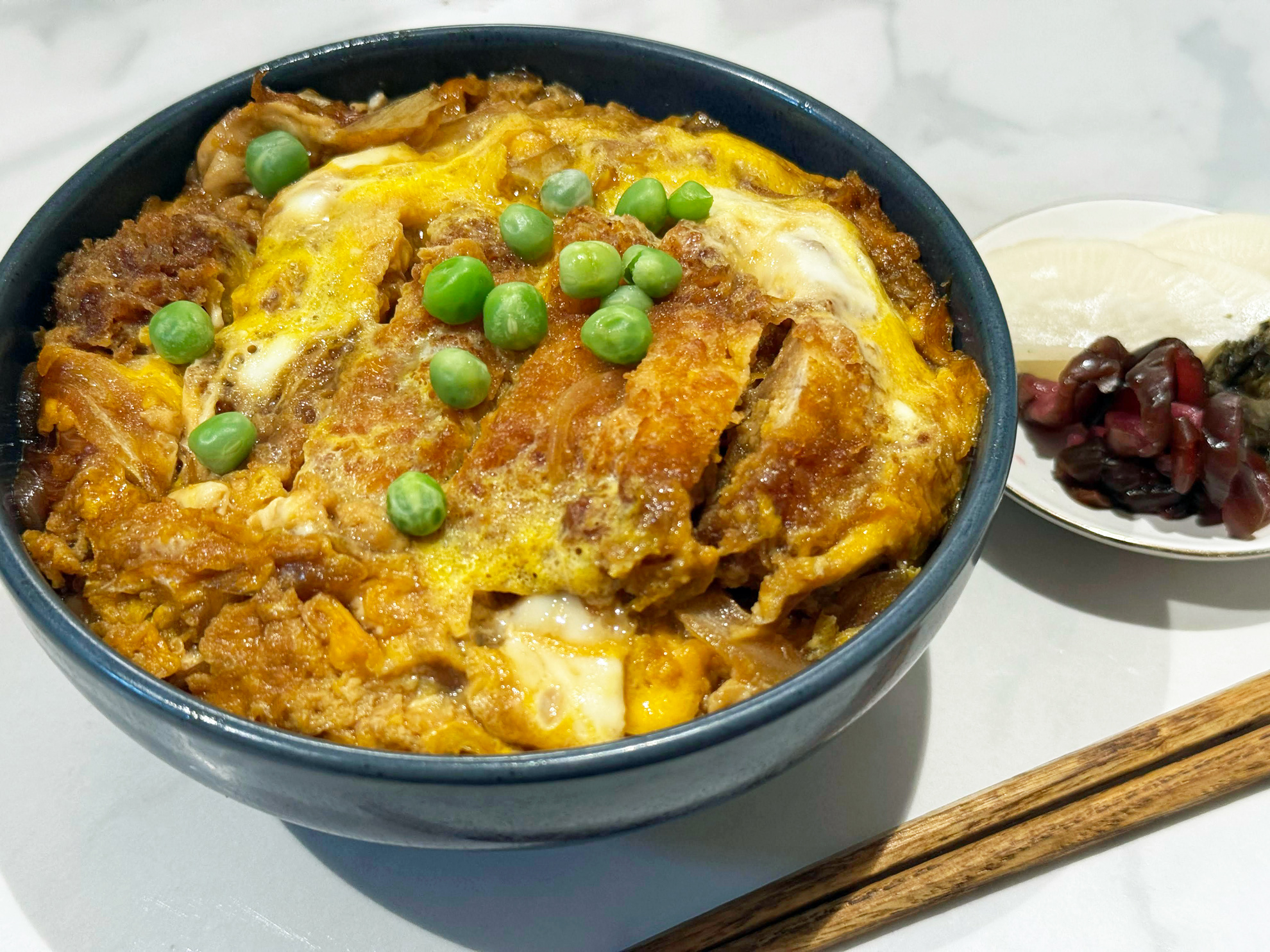 文豪とアルケミスト×現役シェフが本気で再現！永井荷風が愛したカツ丼レシピ